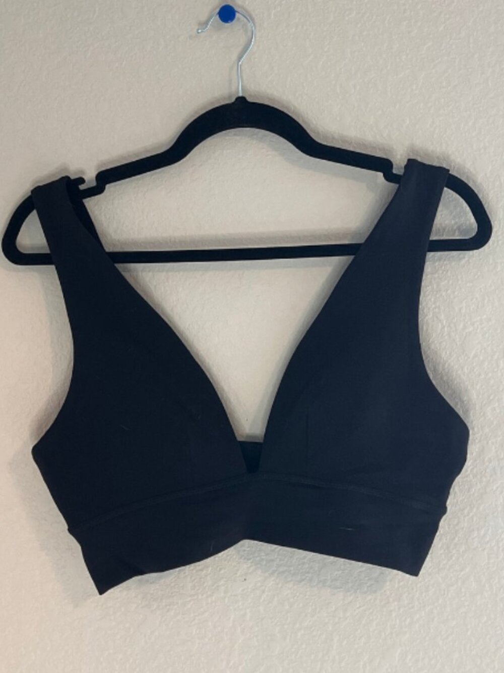 Vuori Black Plunge V-Neck Sports Bra Size Large